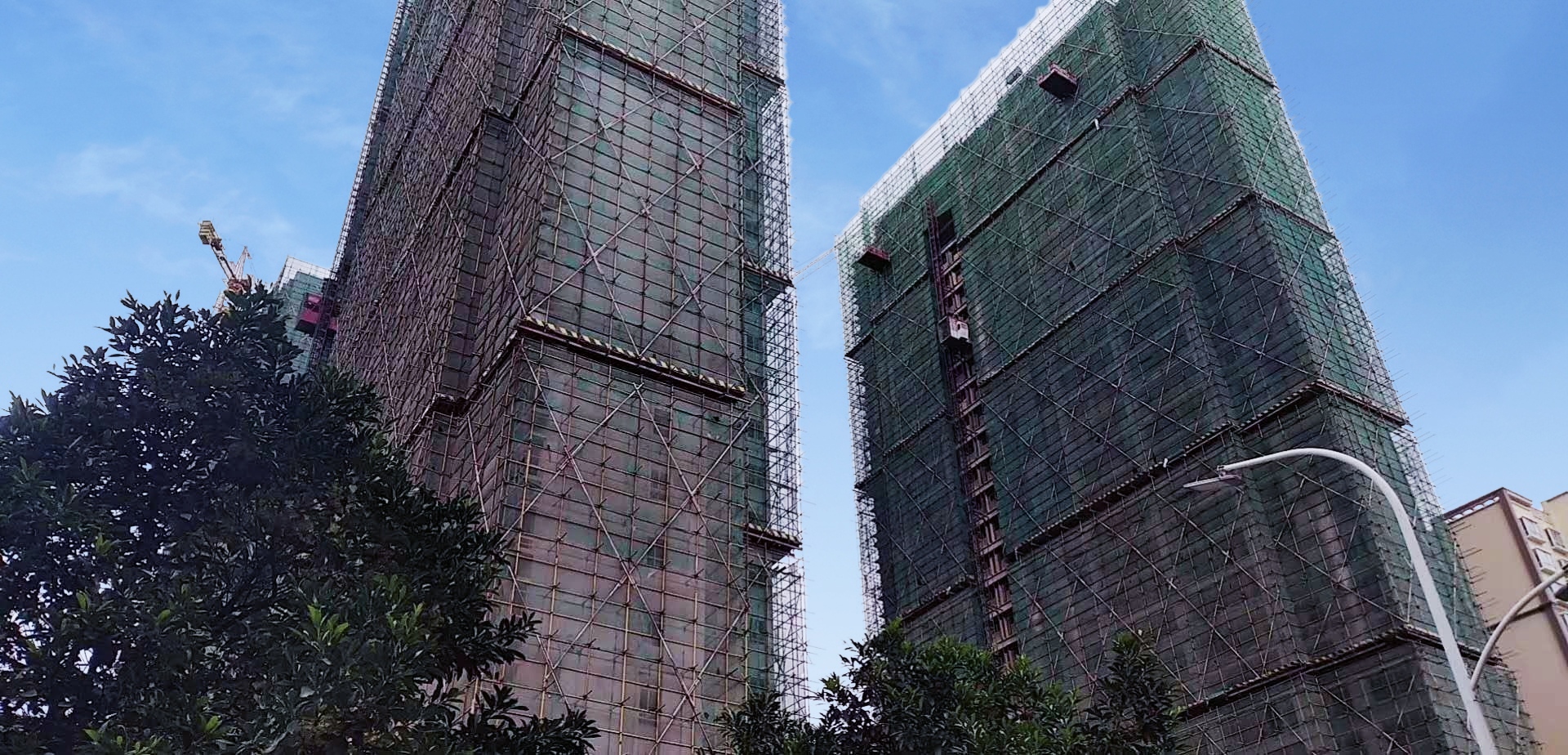 發(fā)霉舊外墻能用仿石漆翻新嗎？華喆給你答案！