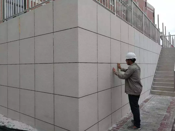 華喆仿石漆告訴你：真石漆施工選擇透明底漆還是有色底漆呢？