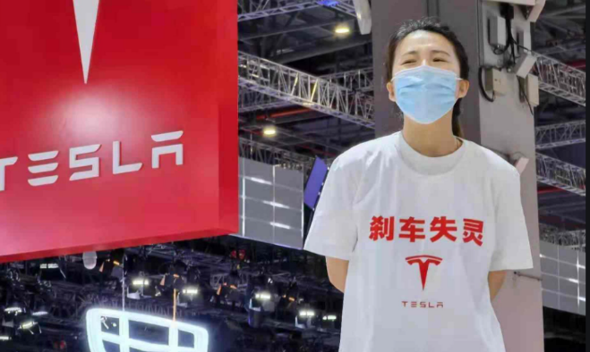 特斯拉剎車會失靈？華喆的仿石漆就不會翻車！